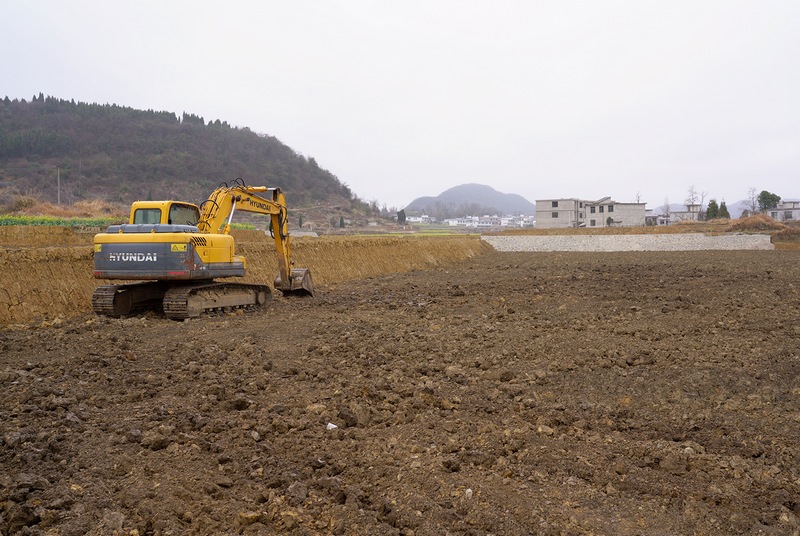 民樂村正在建設(shè)中的高標(biāo)準(zhǔn)農(nóng)田地塊。李錦明 攝.jpg