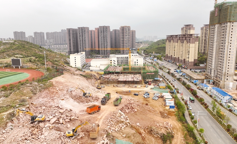 (2)清鎮(zhèn)市廣大實驗學校二期建設(shè)現(xiàn)場。代勝強 攝