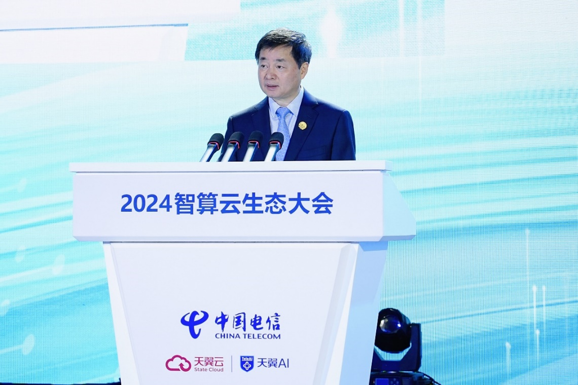 中國(guó)電信董事長(zhǎng)柯瑞文致辭。