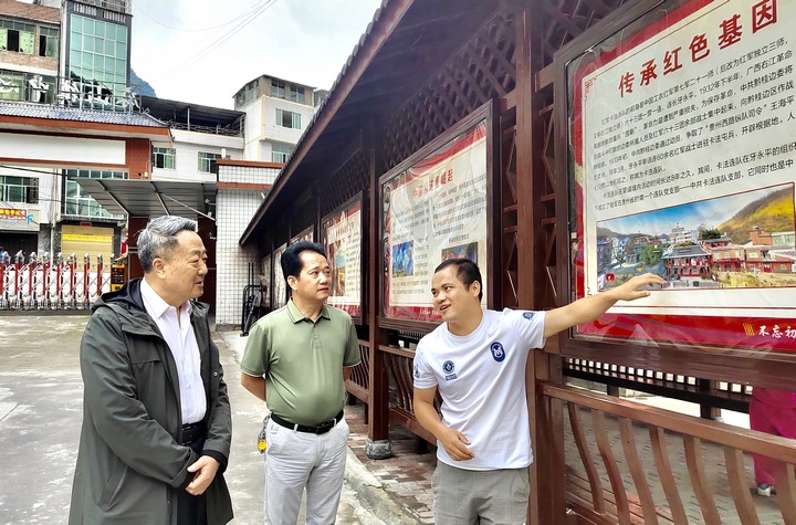圖為走訪調(diào)研。