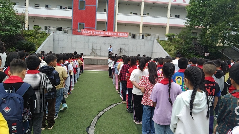 圖為桐梓縣木瓜鎮(zhèn)關(guān)工委開展“五老”宣講進(jìn)校園活動(dòng)現(xiàn)場(chǎng)。