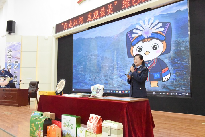 4 稅務平順 講述文創(chuàng)產(chǎn)品的來源是貴州的林業(yè)碳票。馬國柱攝
