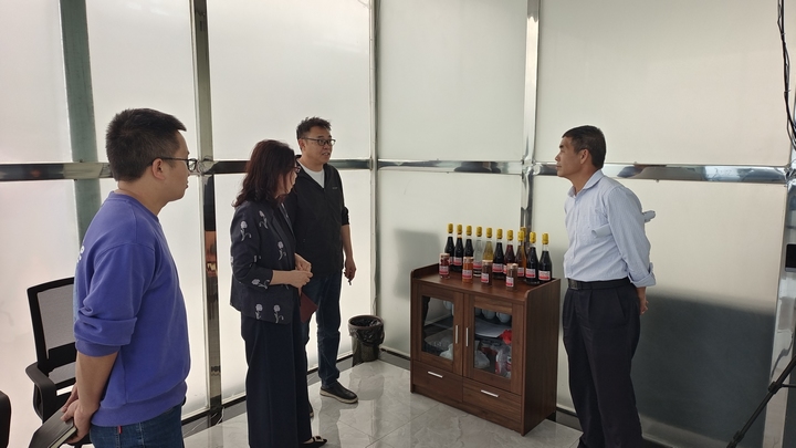 5月9日，鎮(zhèn)寧自治縣政協(xié)園區(qū)協(xié)商工作組到貴州華爾盛材料有限公司調(diào)研.