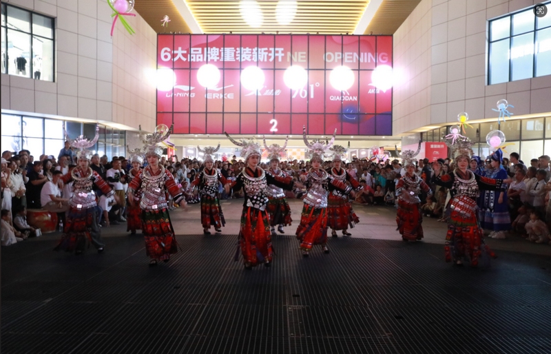 清鎮(zhèn)市打造消費新場景，點亮夏日“夜經(jīng)濟”。