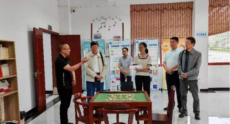 在晴隆縣騰龍街道調(diào)研易地扶貧搬遷安置點(diǎn)關(guān)工委組織建設(shè)