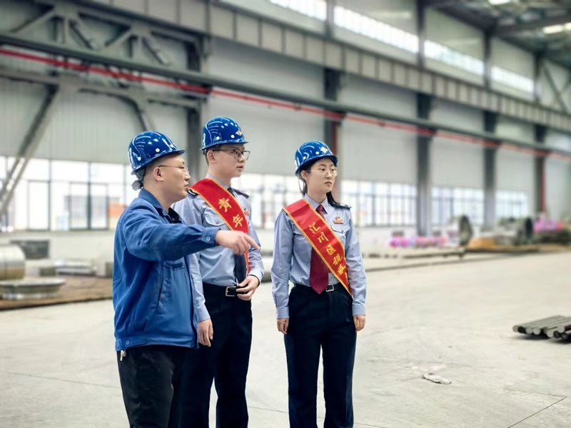 近日，國家稅務總局遵義市匯川區(qū)稅務局青年志愿者走進貴州航天新力科技有限公司，詳細了解企業(yè)基本情況，幫助企業(yè)及時稅費優(yōu)惠，鼓勵企業(yè)加大創(chuàng)新研發(fā)。（攝國家稅務總局遵義市匯川區(qū)稅務局 黃蓮）
