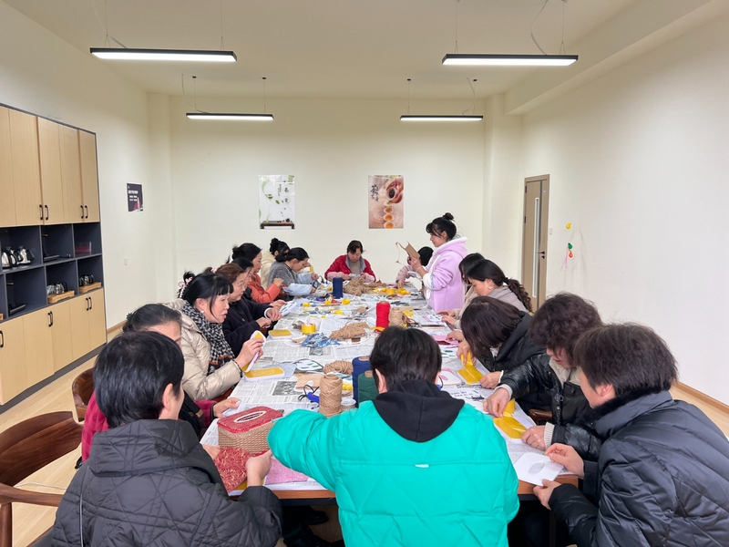 該文化站設(shè)置書畫培訓室、茶（花）道培訓室、傳統(tǒng)文化培訓室、多功能活動廳等17個功能室 修文縣融媒體中心姜繼恒 攝