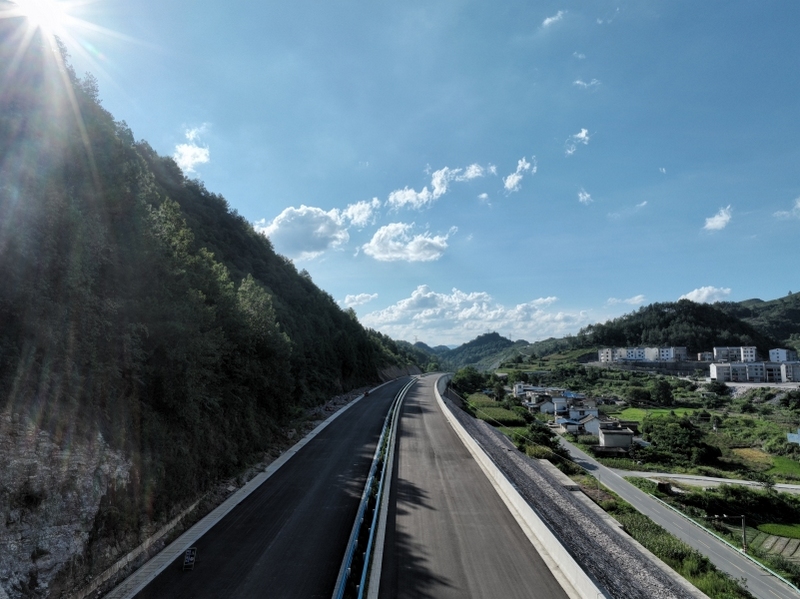 預(yù)計(jì)明年通車！獨(dú)山縣這條區(qū)域重要道路正加緊建設(shè)。