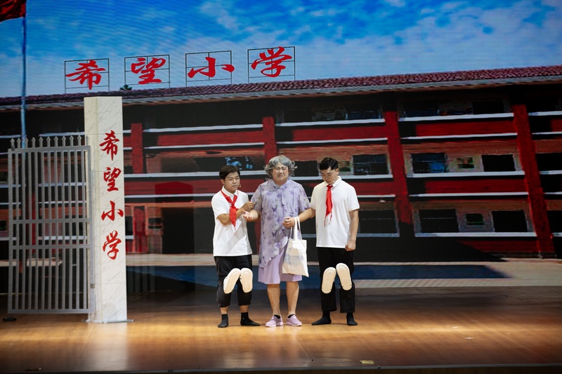 黔南州小戲、小品展演在長順舉行張啟榮（攝）.jpg