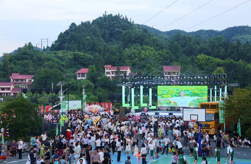 1、2024年“悅享21℃清涼·探秘荷塘苗鄉(xiāng)”文旅盛會(huì)活動(dòng)開(kāi)幕式。習(xí)水縣融媒體中心供圖