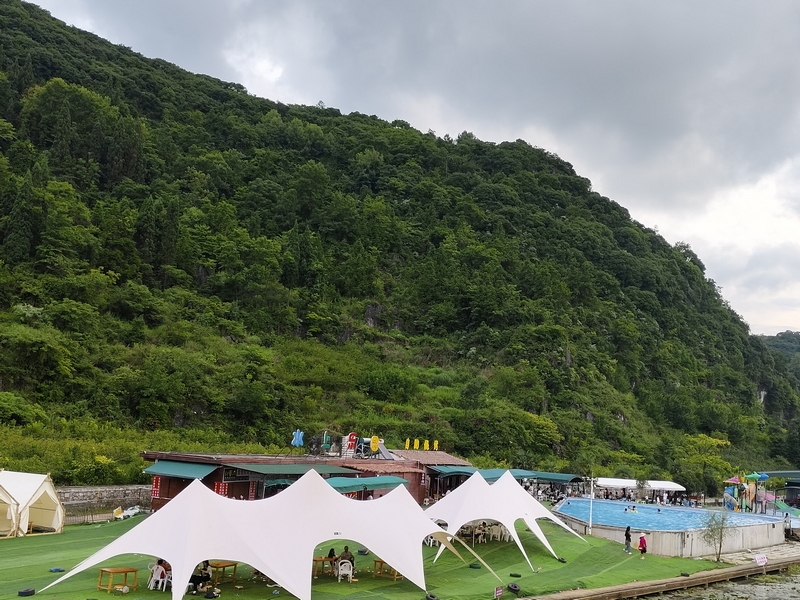 安順經(jīng)開區(qū)十里荷廊一景。