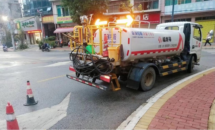 路面沖洗。