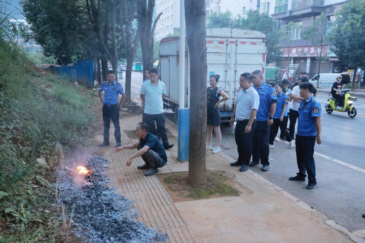 勸導市民文明祭祀。