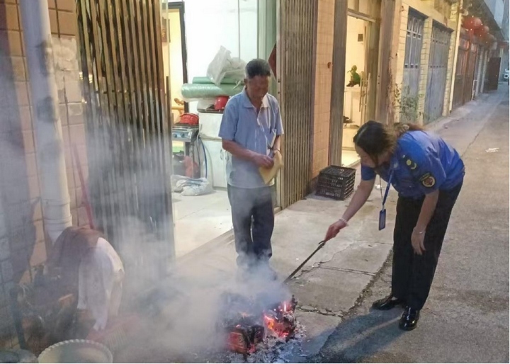 勸導市民文明祭祀。