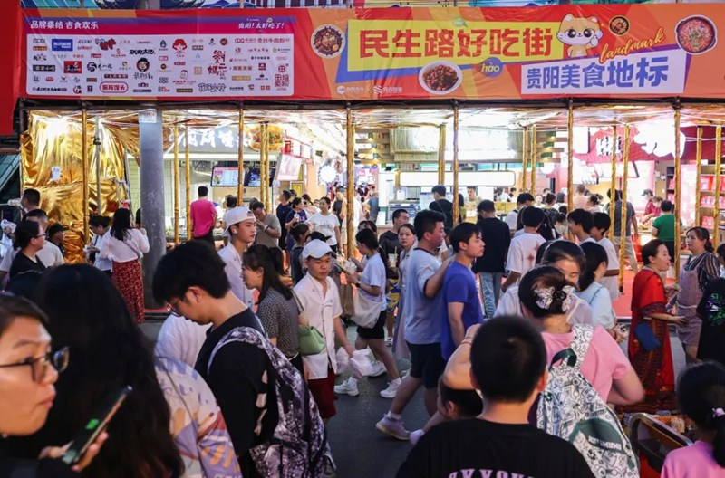 民生路“好吃街”。