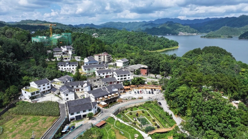 9 航拍“多格·小蘭山”旅居民宿