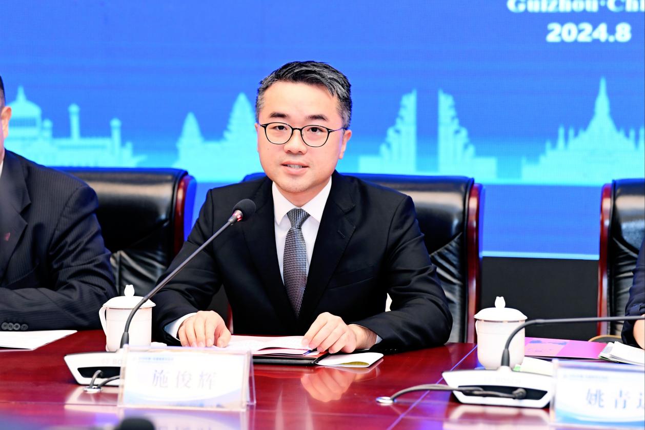香港特別行政區(qū)政府教育局副局長施俊輝發(fā)言。