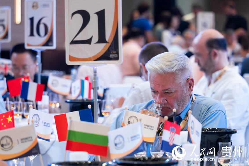 2024（貴州·仁懷）布魯塞爾國際烈性酒大獎賽現(xiàn)場。人民網(wǎng)記者 涂敏攝