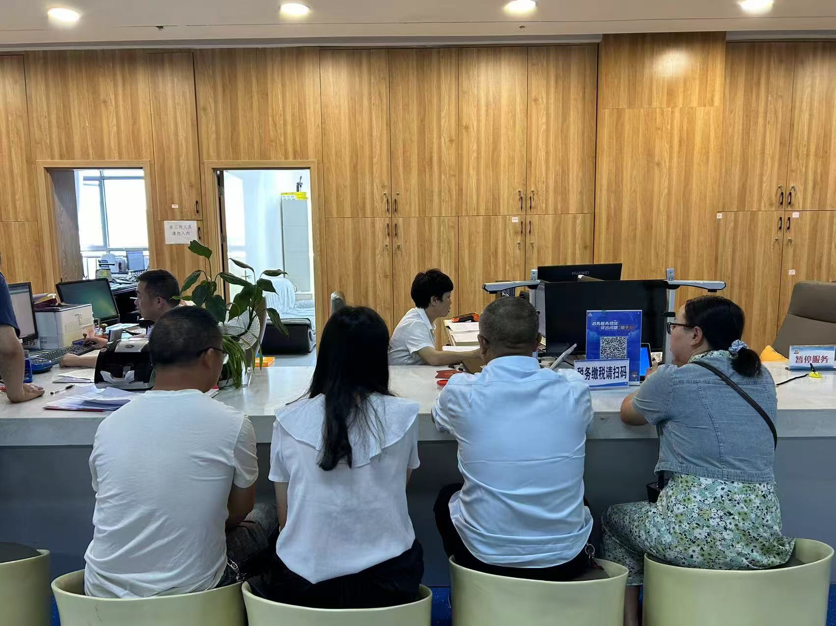 平壩區(qū)深入推行公積金“帶押過戶”惠民利民。