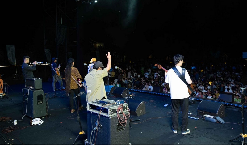 10、江畔音樂會