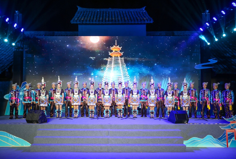 中國僑聯(lián)“親情中華·月映烏江”慰問演出。