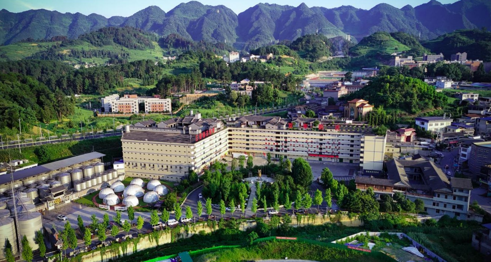 貴州百年黔裝旅游景區(qū)。