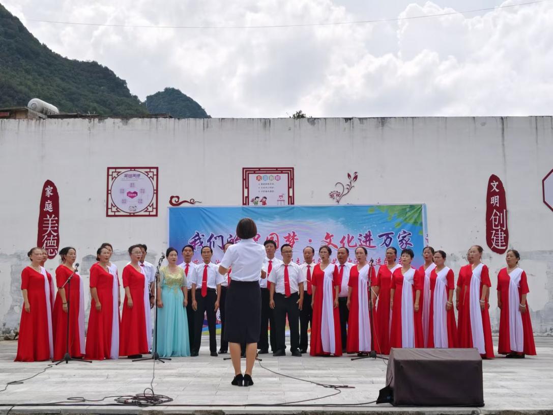 現(xiàn)場演出。