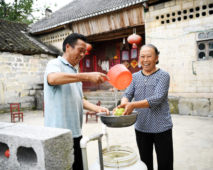 興仁市百德鎮(zhèn)小川村群眾用上安全飲用水。張凱攝