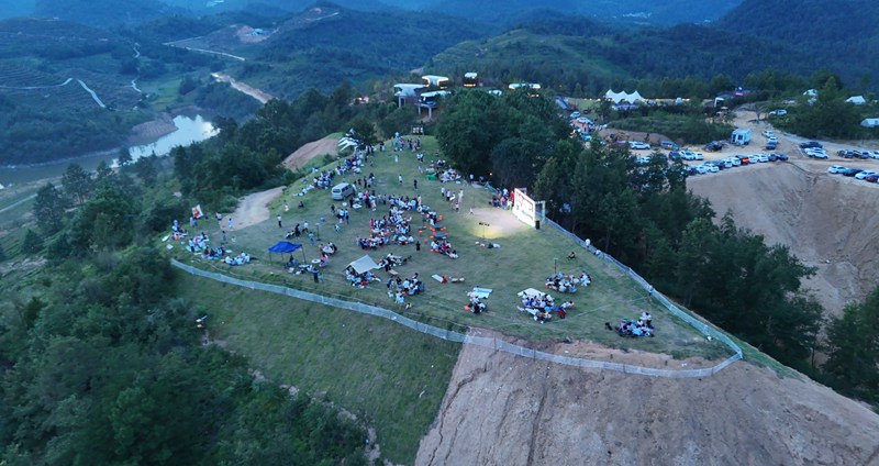 荔波小七孔鎮(zhèn)堯花村鳳凰山露營基地。