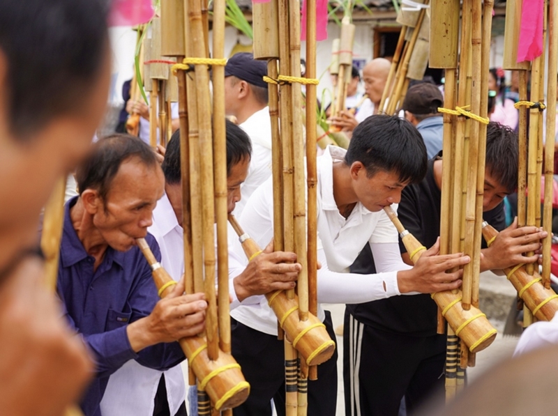 2024年9月15日，在從江縣加榜鄉(xiāng)擺黨村新米節(jié)活動上，苗族群眾在吹奏蘆笙。