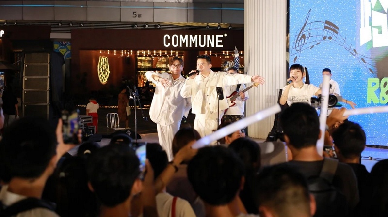 1 貴陽路邊音樂會·悅?cè)粫r光現(xiàn)場。觀山湖區(qū)融媒體中心供圖.jpg