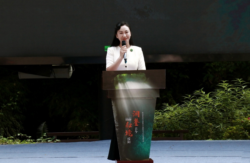 1 圖為綏陽縣委常委、縣委宣傳部部長、縣委統(tǒng)戰(zhàn)部部長江繼義致歡迎辭 鄭孟庭 攝