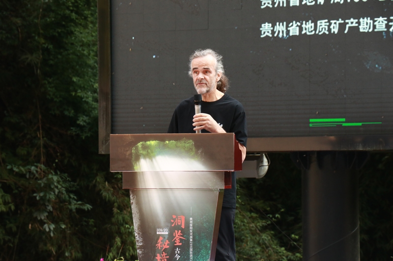 2 圖為法國洞穴聯(lián)盟駐中國大使、世界第三長洞雙河溶洞首席科考官讓·波塔西 鄭孟庭 攝
