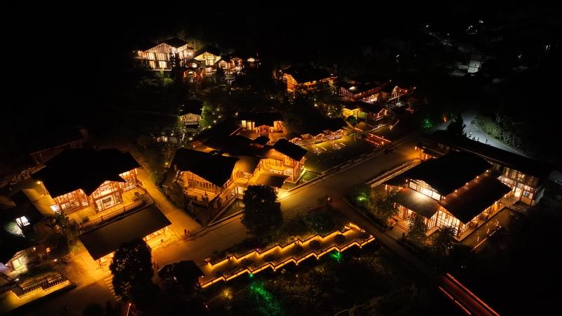 8 圖為雙河客棧夜景鳥瞰。圖片由綏陽縣融媒體中心提供