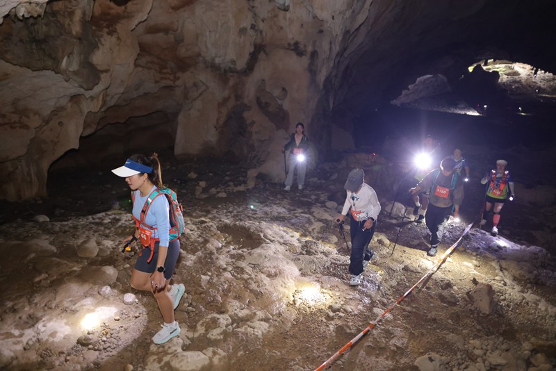 2024貴州·黔南“穿越貴南之旅·茂蘭秋吟”世遺森氧越野跑開賽。
