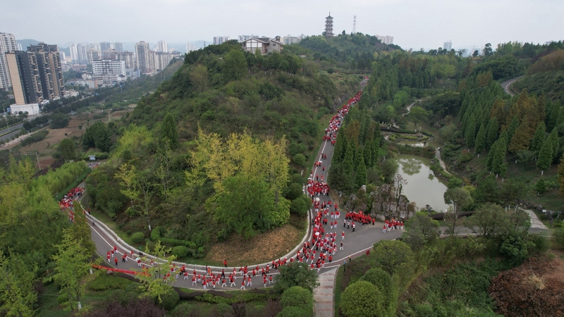 此次活動(dòng)不僅豐富了老年人的文化生活，也增強(qiáng)了他們的身體素質(zhì)和心理健康。查姜維攝