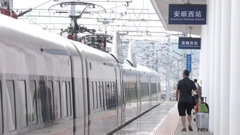 旅客正在乘車。