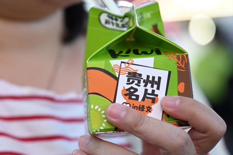 好一多系列乳品熱力十足，眾多游客爭(zhēng)相打卡體驗(yàn)。