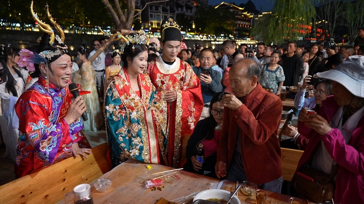 鎮(zhèn)遠(yuǎn)夜間經(jīng)濟(jì)引爆國(guó)慶旅游。