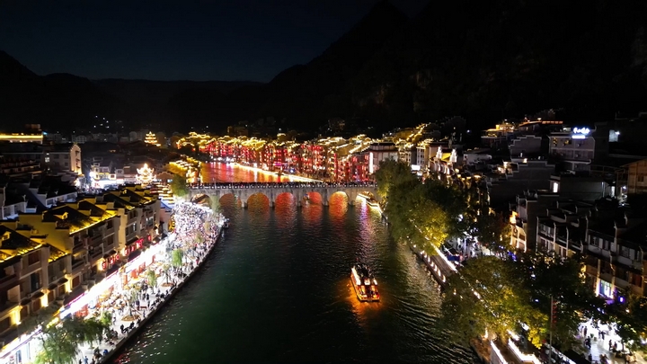 鎮(zhèn)遠(yuǎn)夜間經(jīng)濟(jì)引爆國(guó)慶旅游。