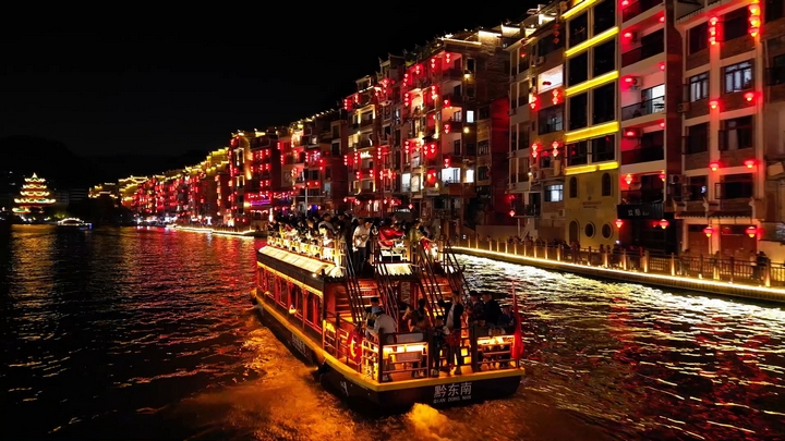 鎮(zhèn)遠(yuǎn)夜間經(jīng)濟(jì)引爆國(guó)慶旅游。