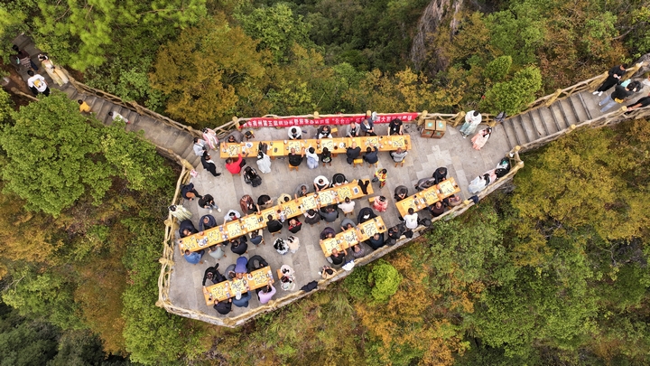 圖為“棋解珍瓏局，弈決云臺山”2024年首屆“云臺山杯”圍棋系列公開賽現(xiàn)場。吳昌前攝