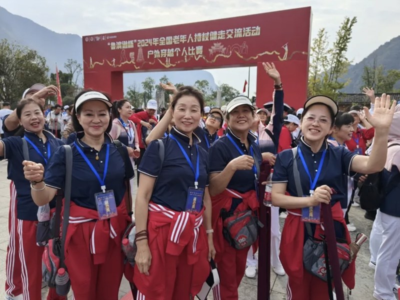 02 參賽選手衣著統(tǒng)一，精神飽滿