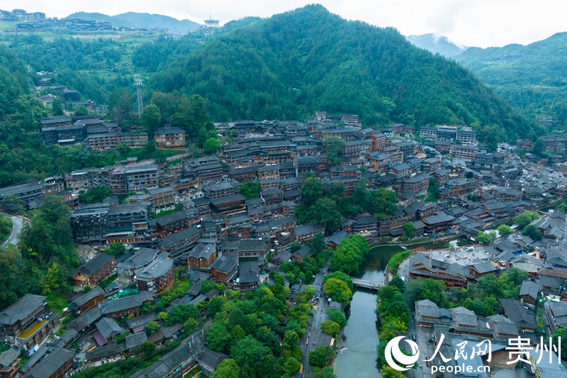 航拍西江千戶苗寨。人民網(wǎng) 陽茜攝