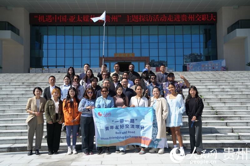 外媒記者走進(jìn)貴州交通職業(yè)大學(xué)。人民網(wǎng) 陽(yáng)茜 攝