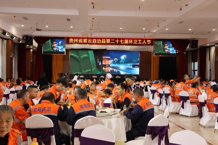 共享愛心企業(yè)提供的晚餐。