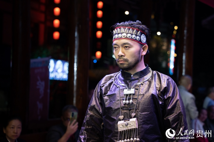 “村T”表演現(xiàn)場。人民網(wǎng)記者 涂敏攝