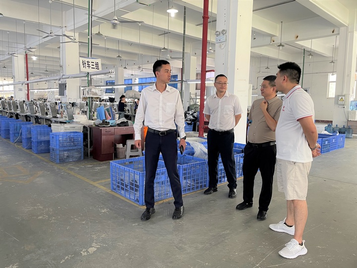 工行遵義道真支行走訪企業(yè)了解金融需求。