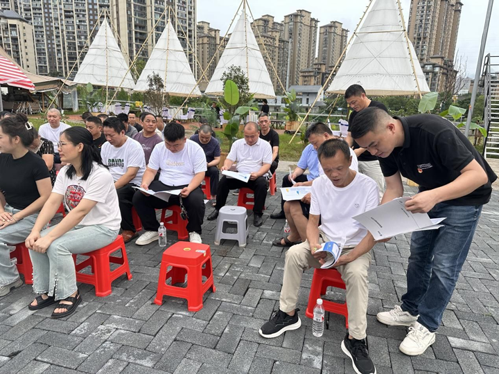 羅甸創(chuàng)新“融合式”黨建引領(lǐng)-推進(jìn)煙草行業(yè)高質(zhì)量發(fā)展。