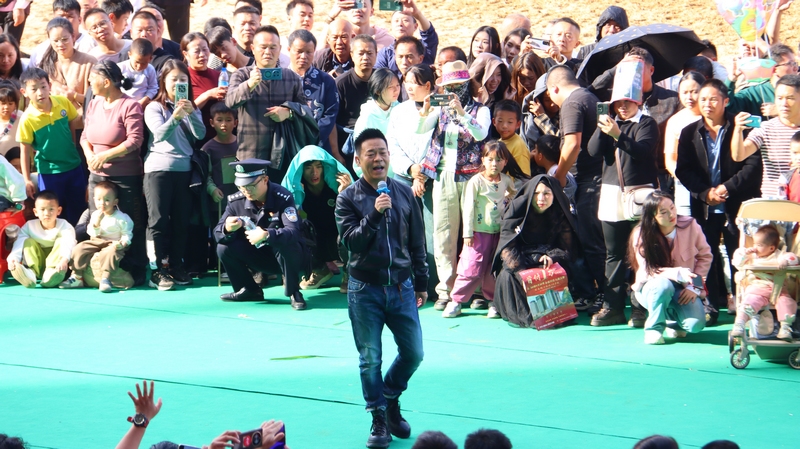 歌手孫浩現(xiàn)場演唱